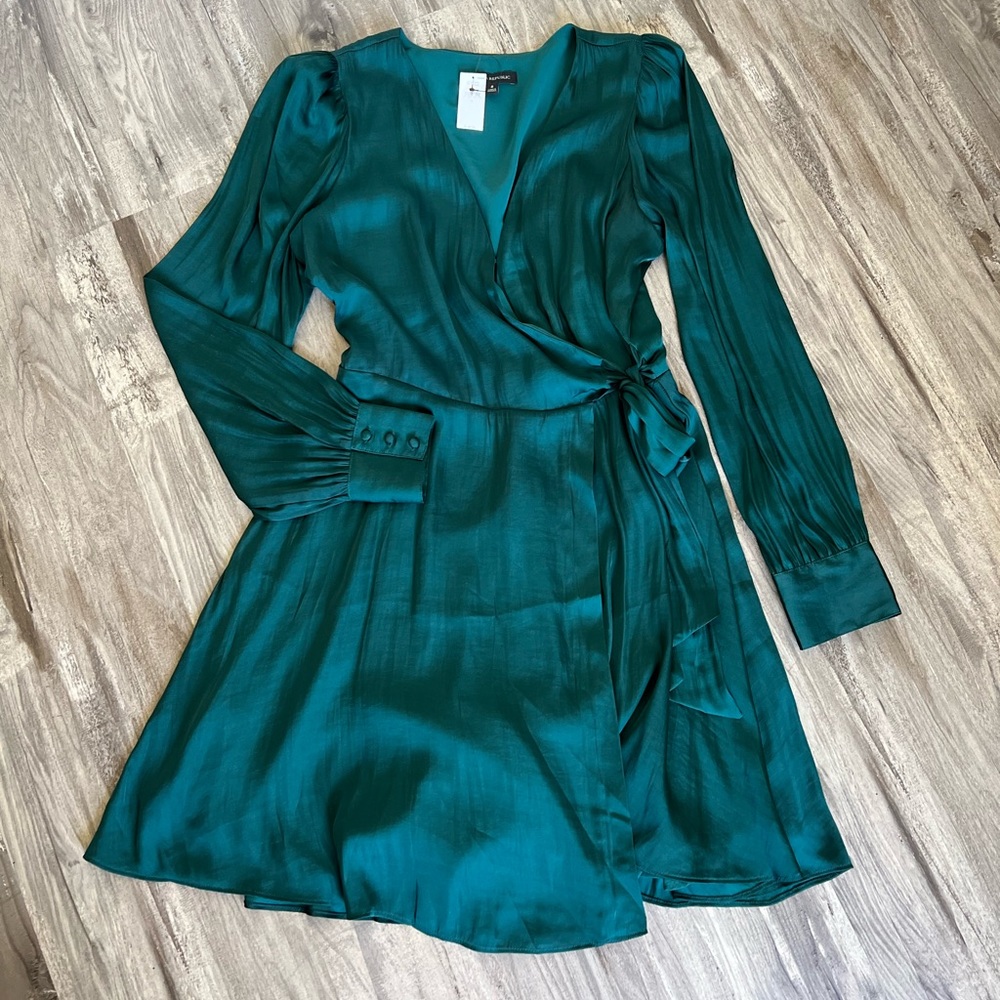 Banana Republic Silk wrap around dress